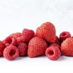 Liofilizowane truskawki i maliny na białym tle — kompletny przewodnik po liofilizacji