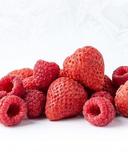 Liofilizowane truskawki i maliny na białym tle — kompletny przewodnik po liofilizacji